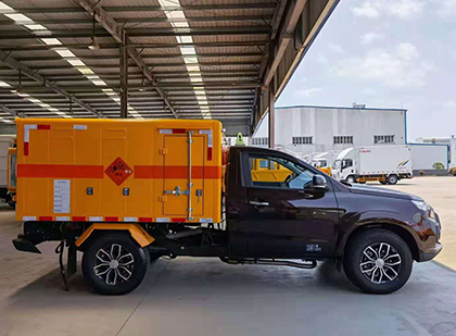 上街爆破器材运输车